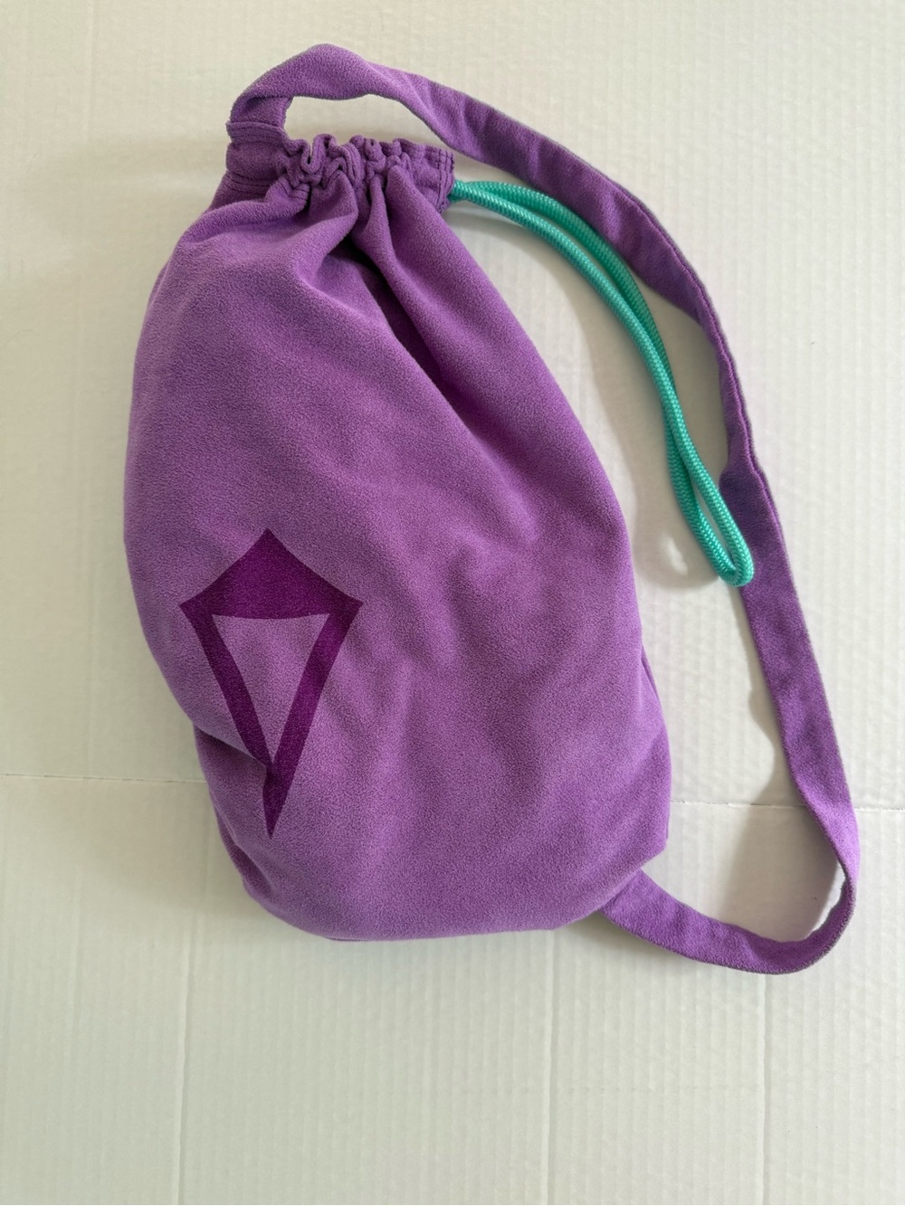 Ivivvia by Lululemon totetastic towel bag bright lavender with aqua drawstring